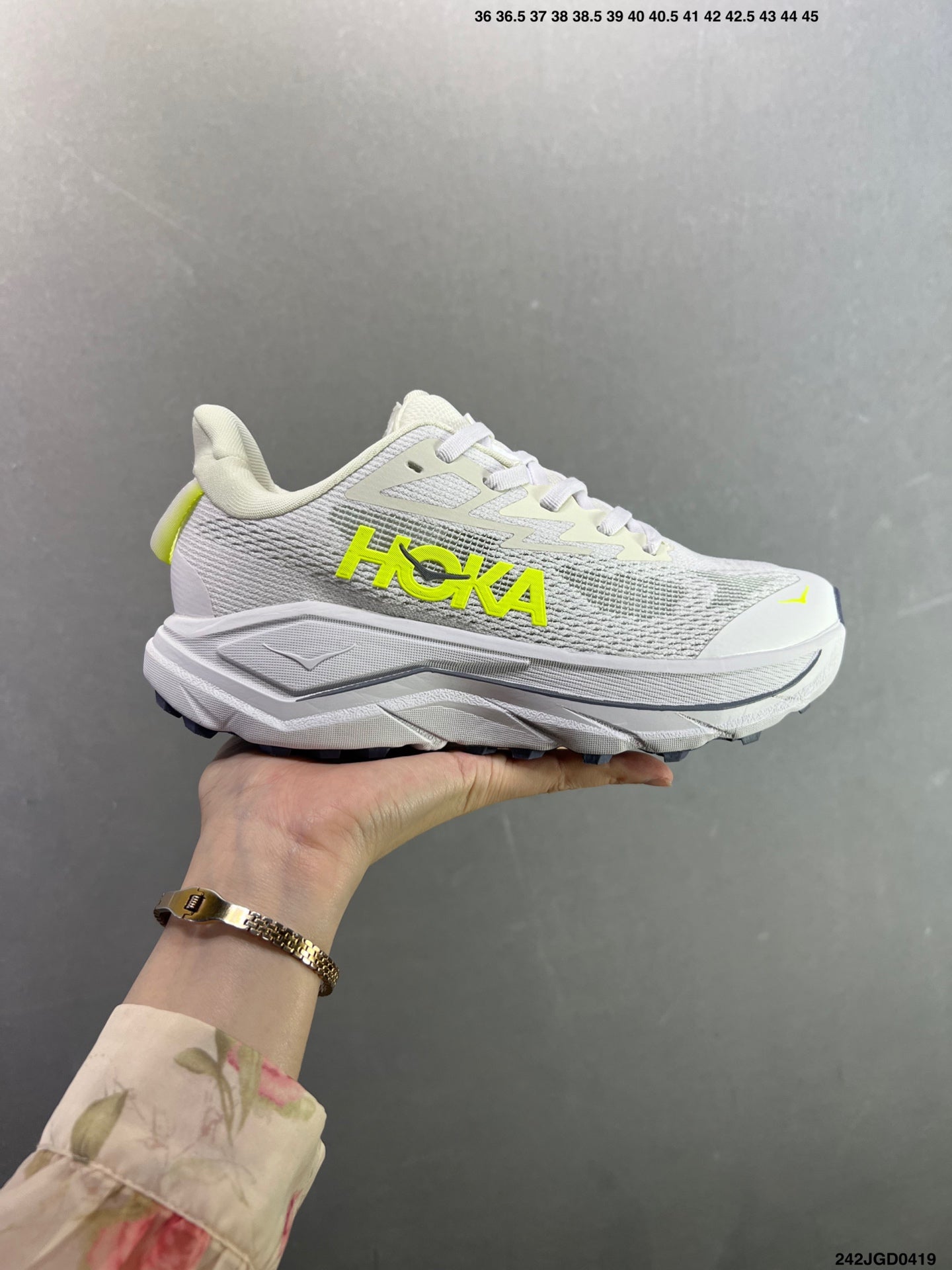 HOKA CHALLENGER 8