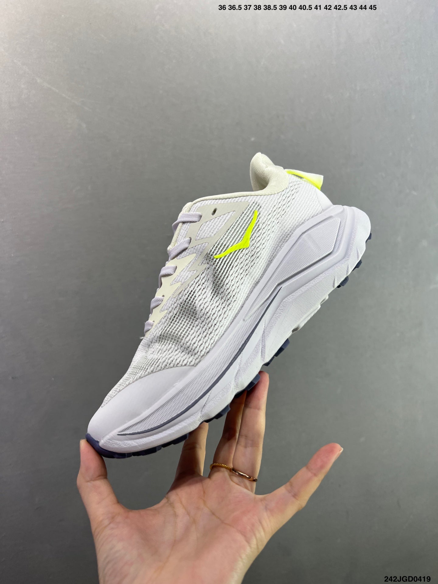 HOKA CHALLENGER 8