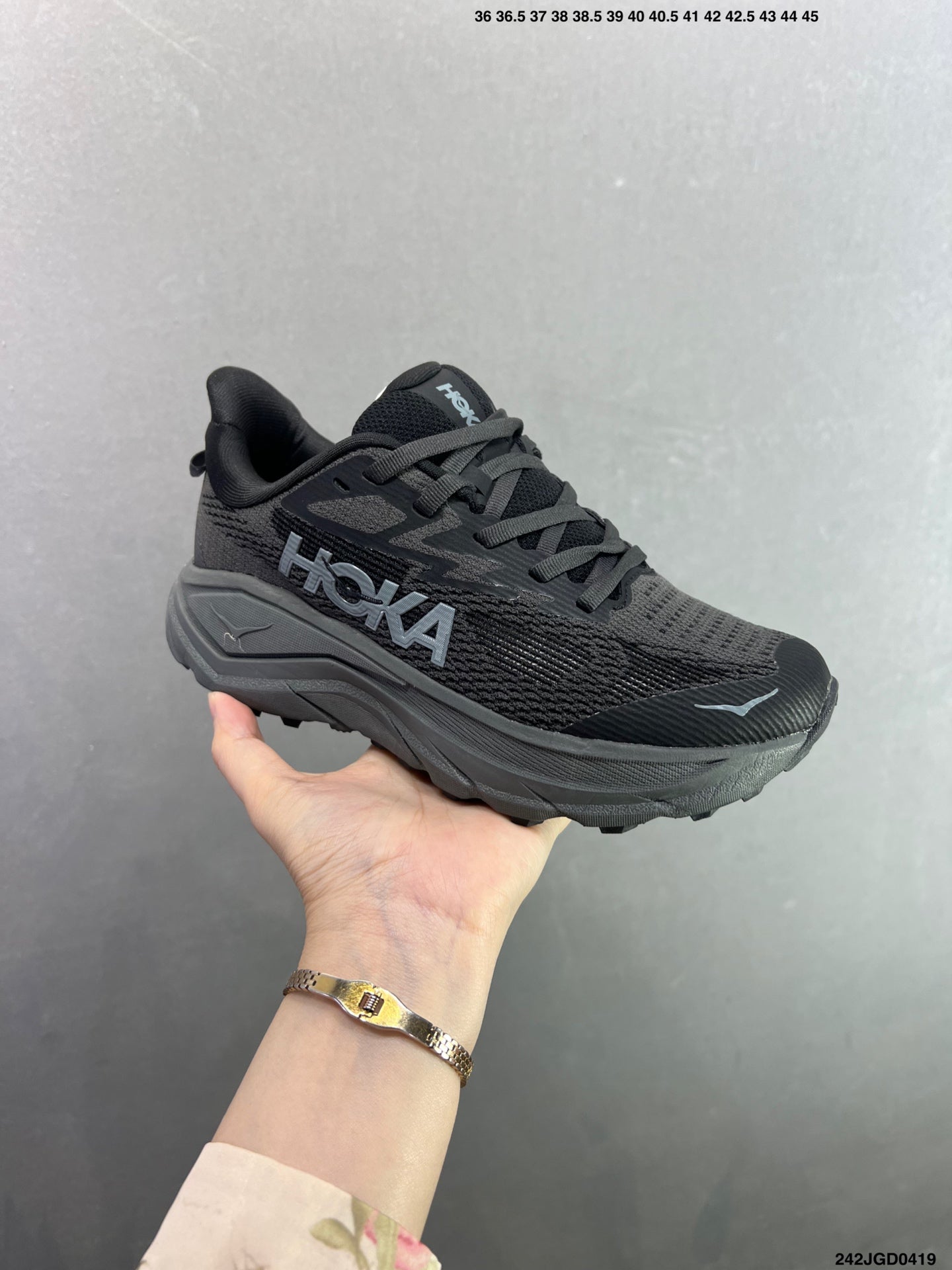 HOKA CHALLENGER 8