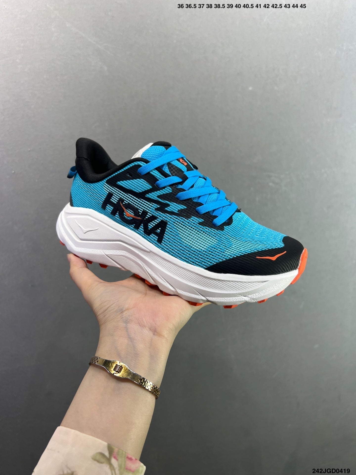 HOKA CHALLENGER 8