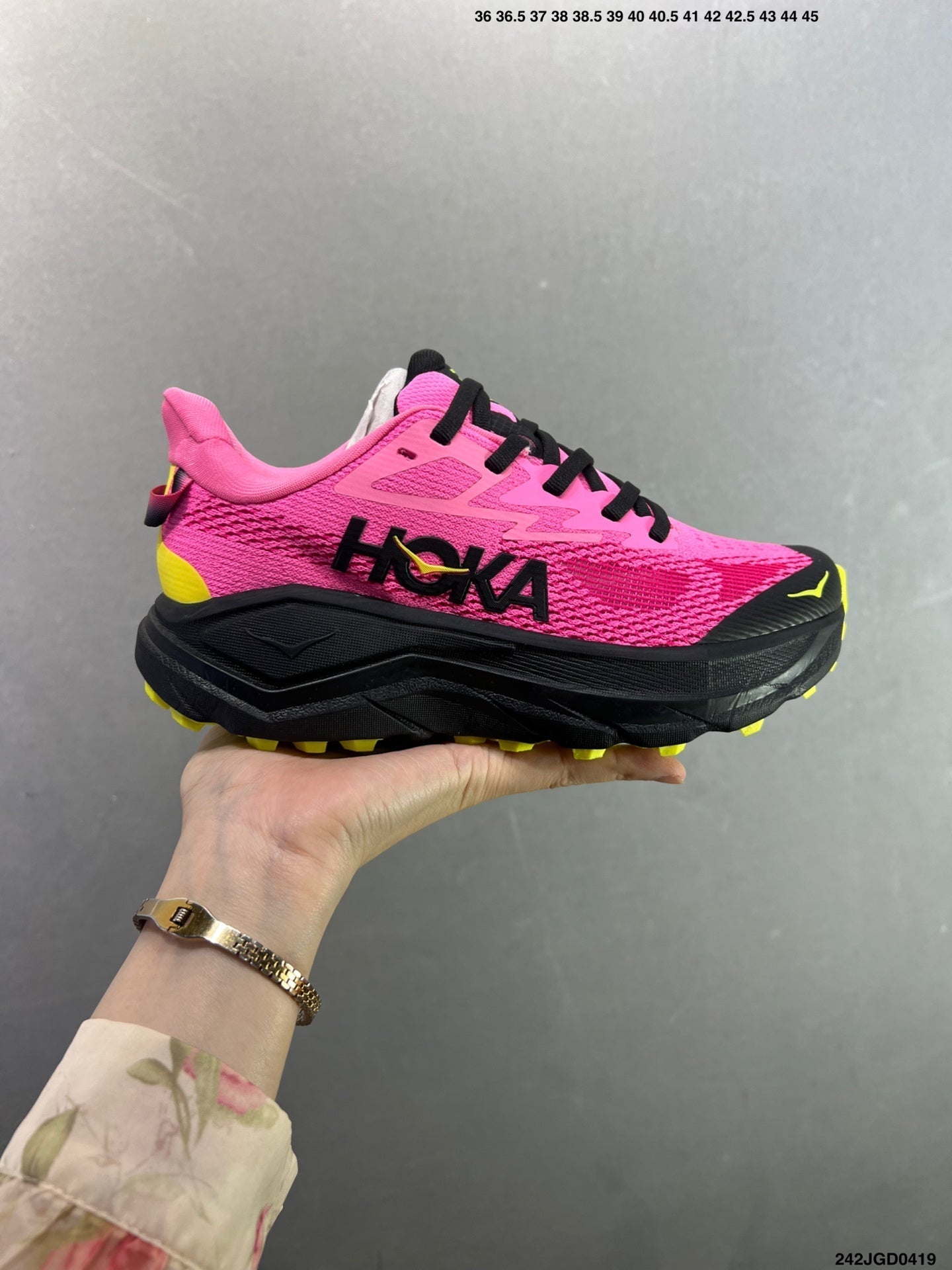 HOKA CHALLENGER 8