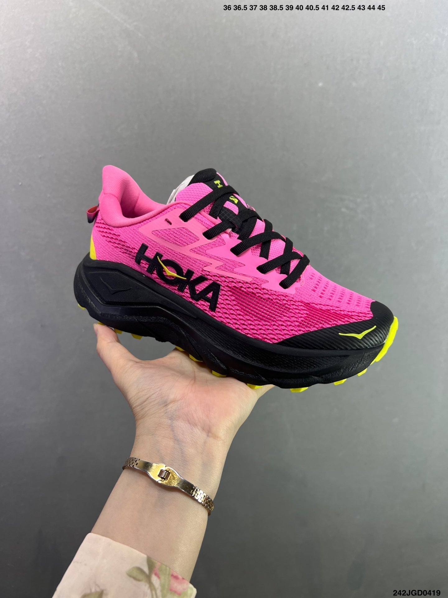 HOKA CHALLENGER 8