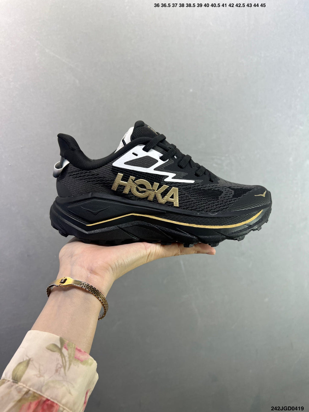 HOKA CHALLENGER 8