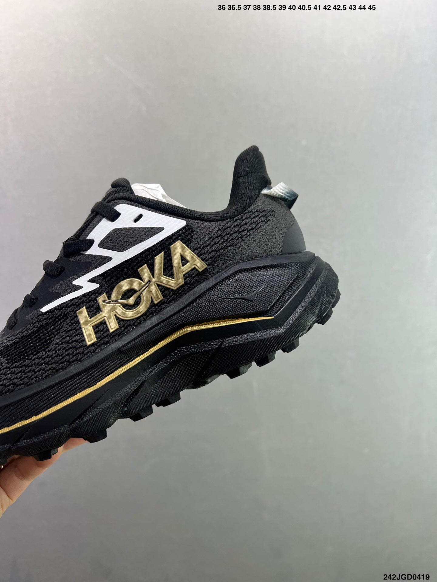 HOKA CHALLENGER 8