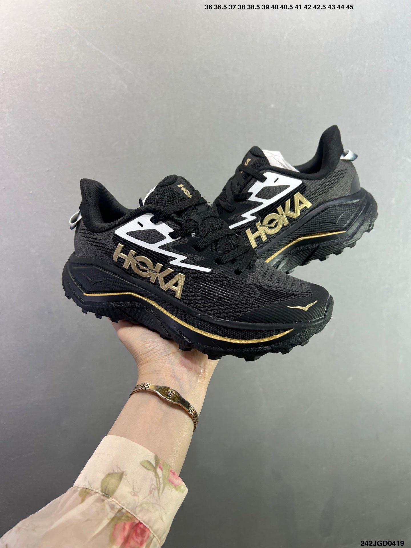 HOKA CHALLENGER 8