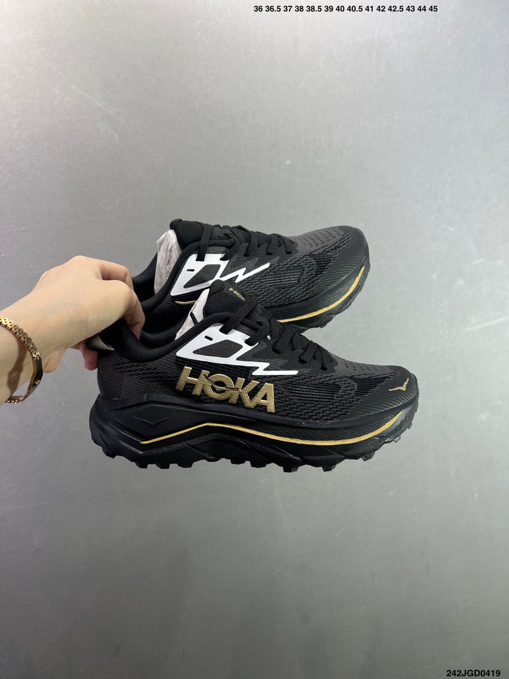 HOKA CHALLENGER 8