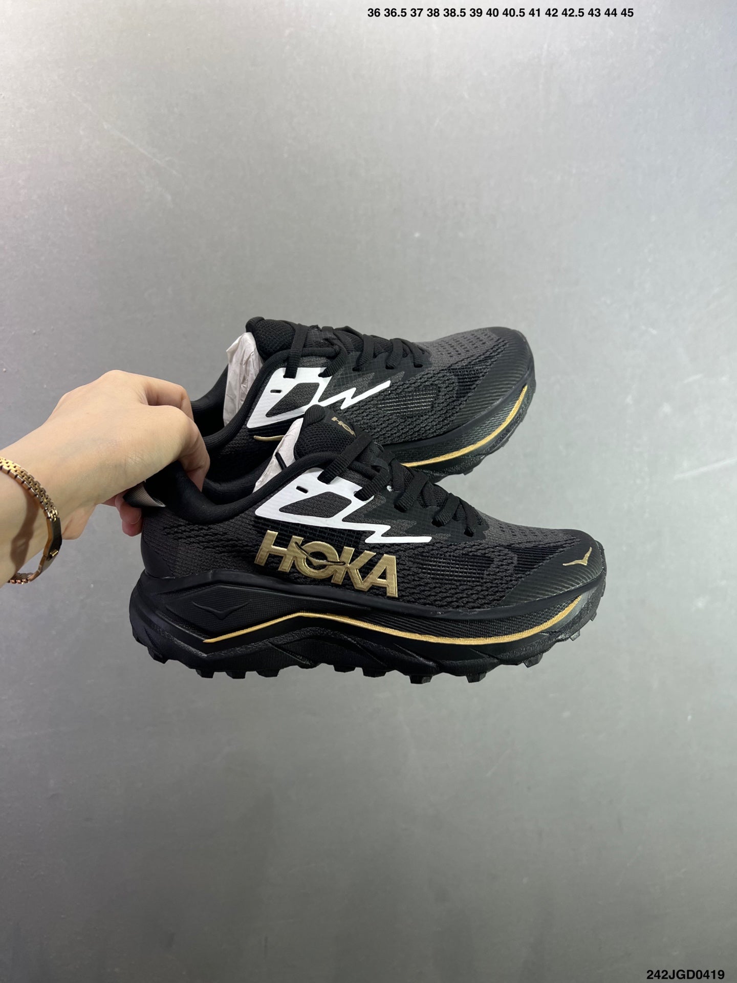HOKA CHALLENGER 8