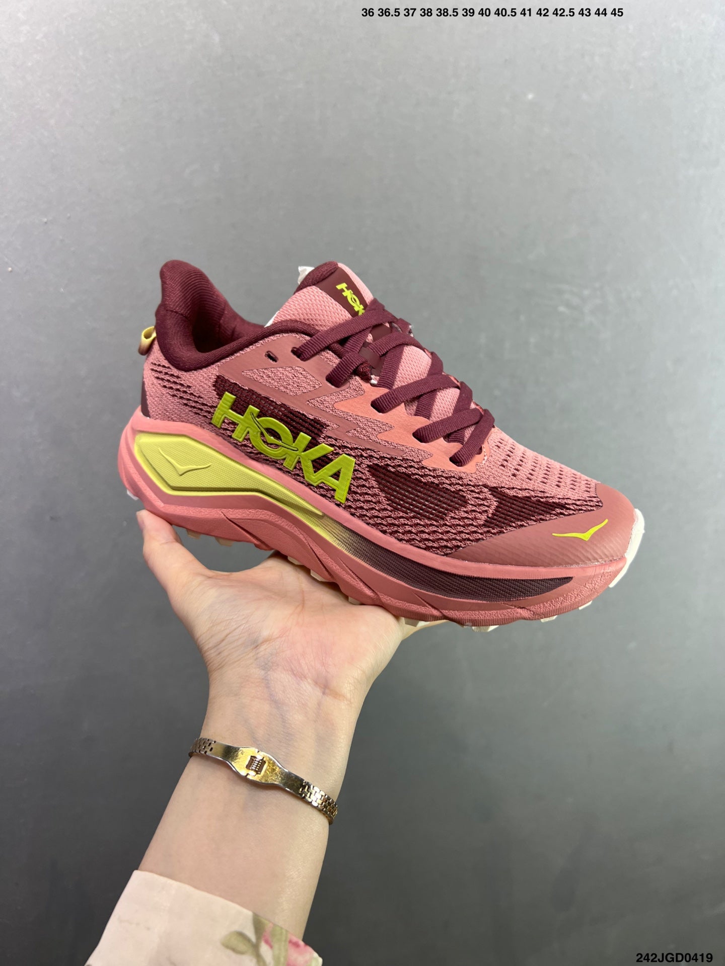 HOKA CHALLENGER 8