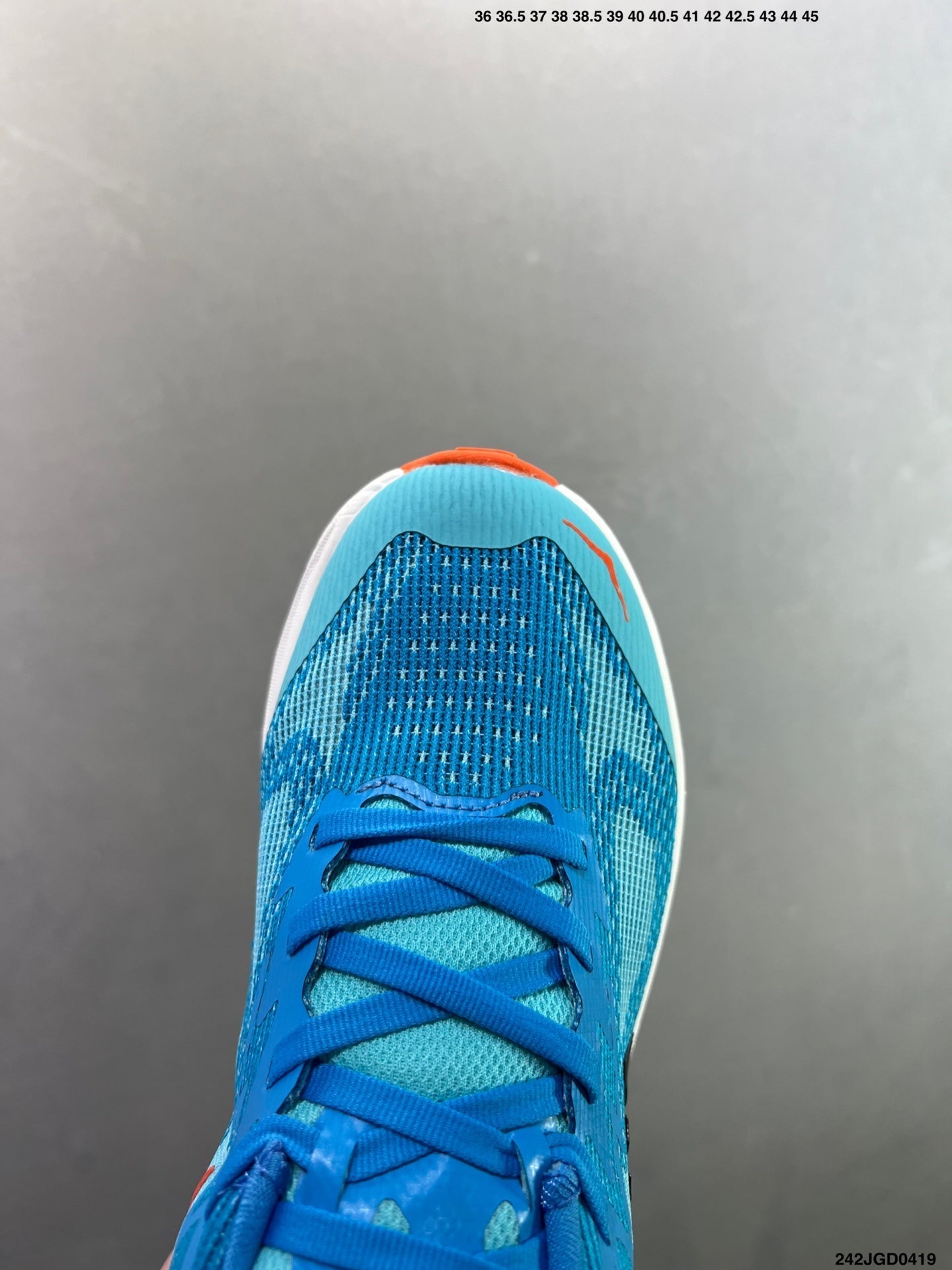 HOKA CHALLENGER 8