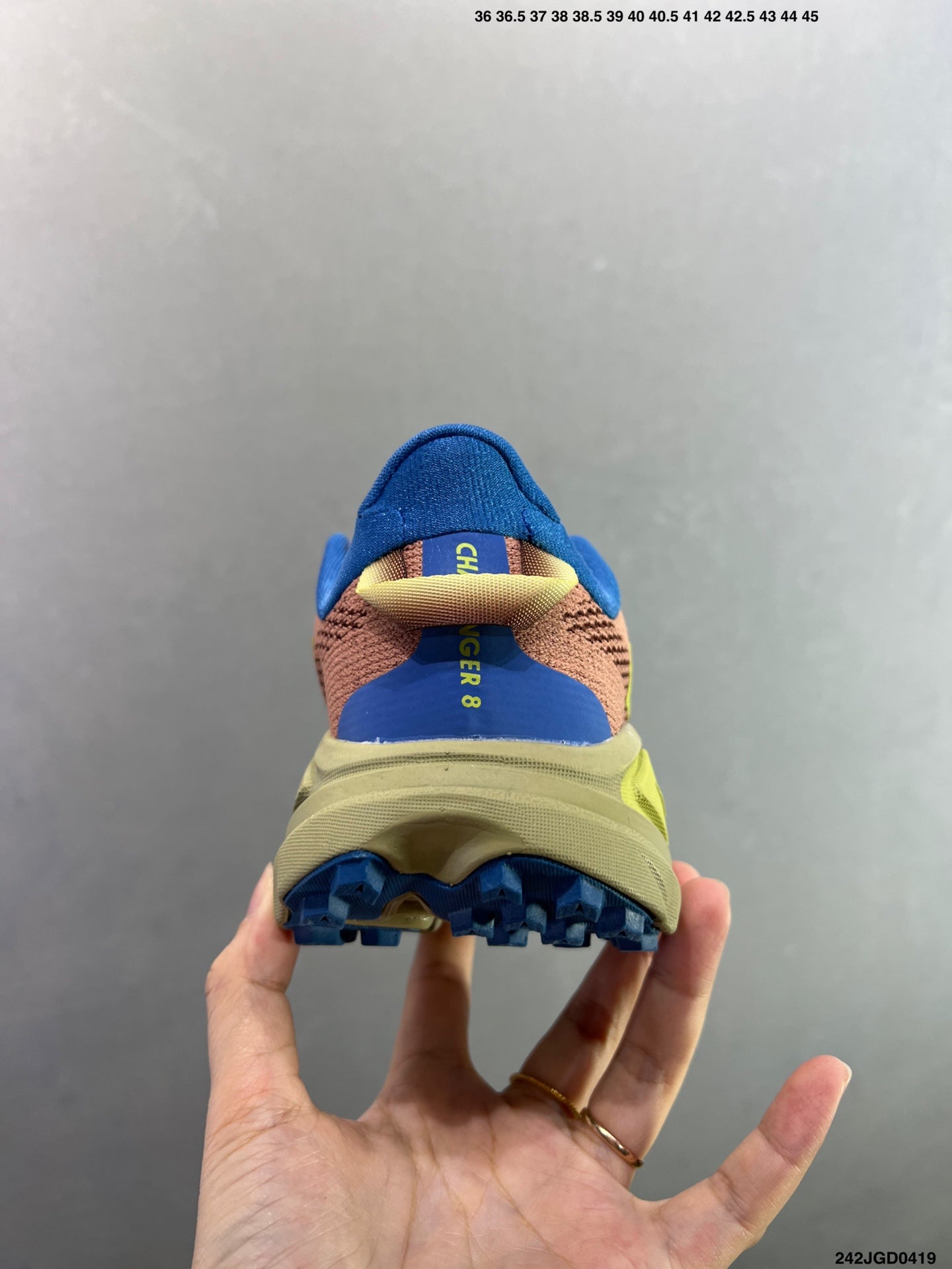 HOKA CHALLENGER 8