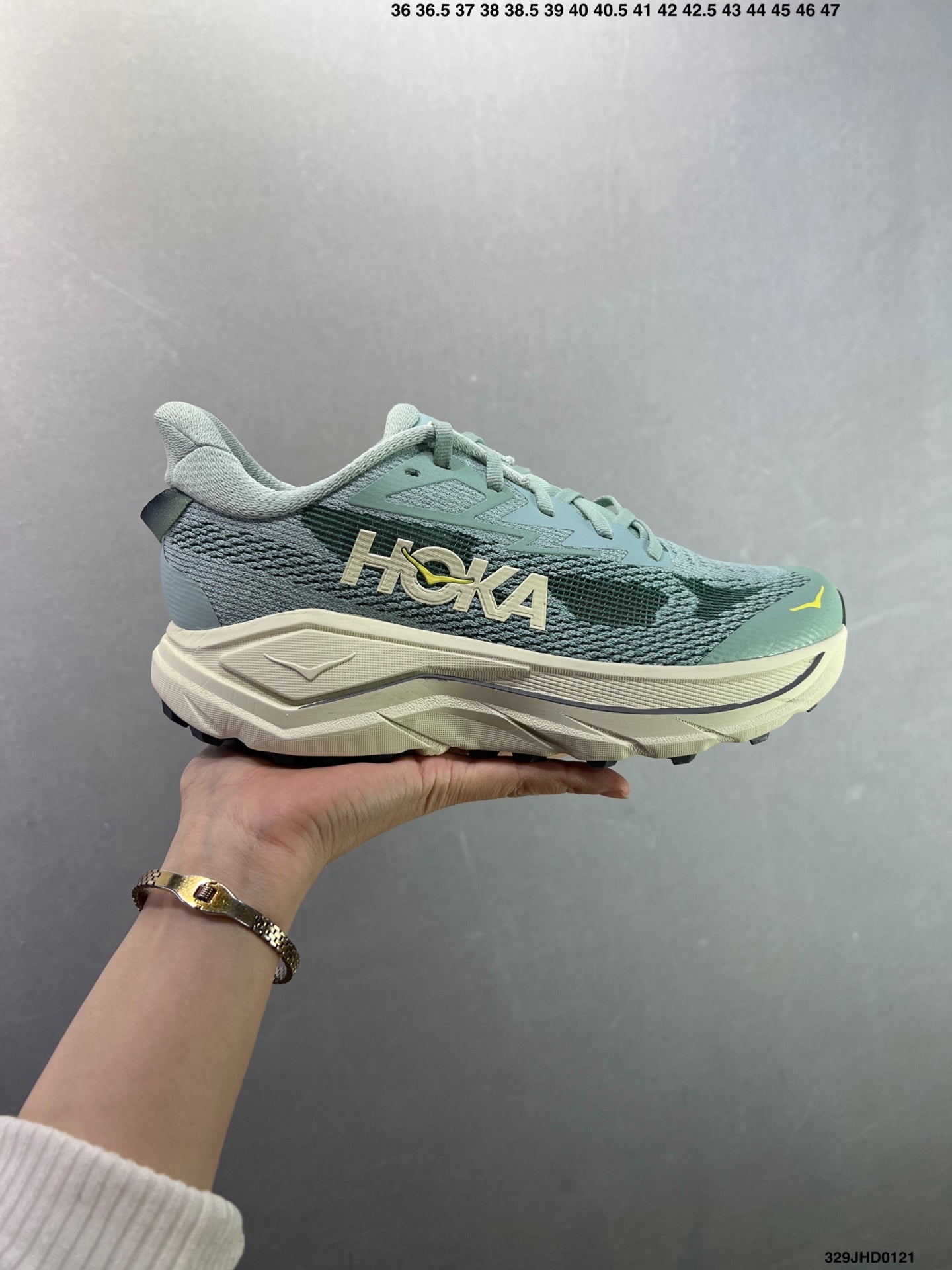 HOKA CHALLENGER 8