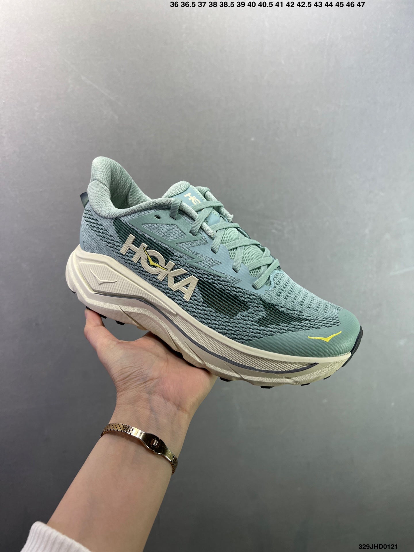HOKA CHALLENGER 8