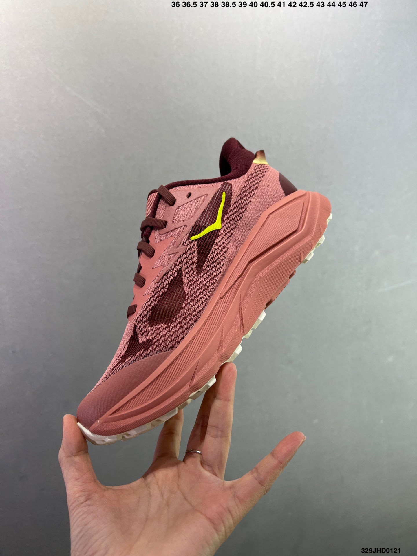 HOKA CHALLENGER 8