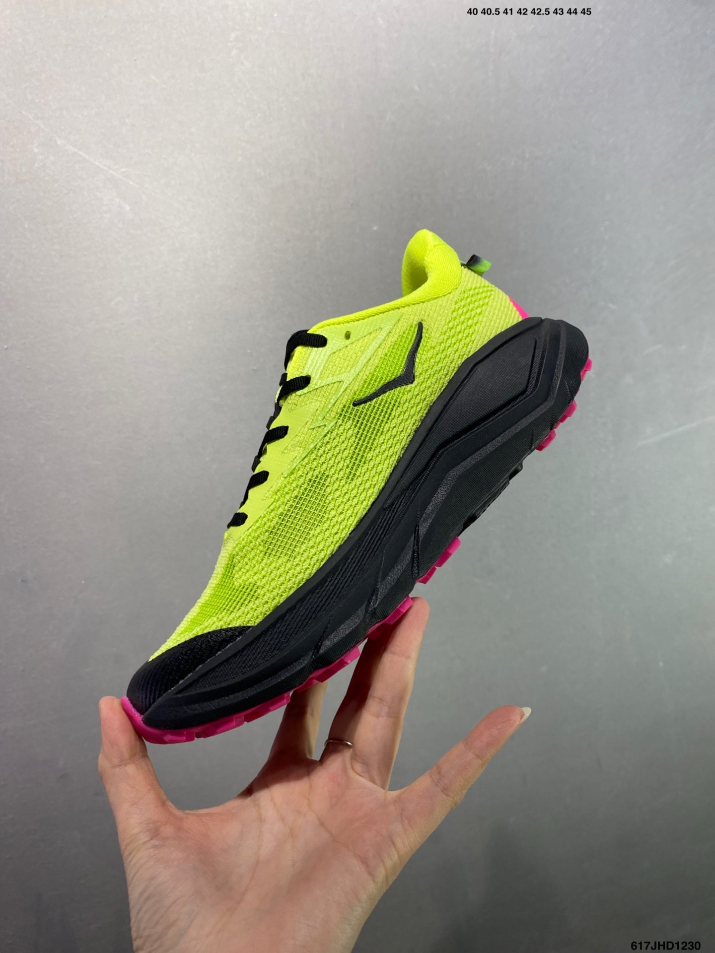 HOKA CHALLENGER 8