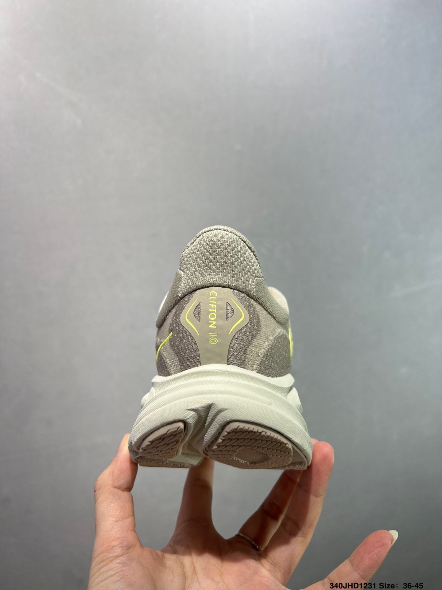 HOKA CHALLENGER 8