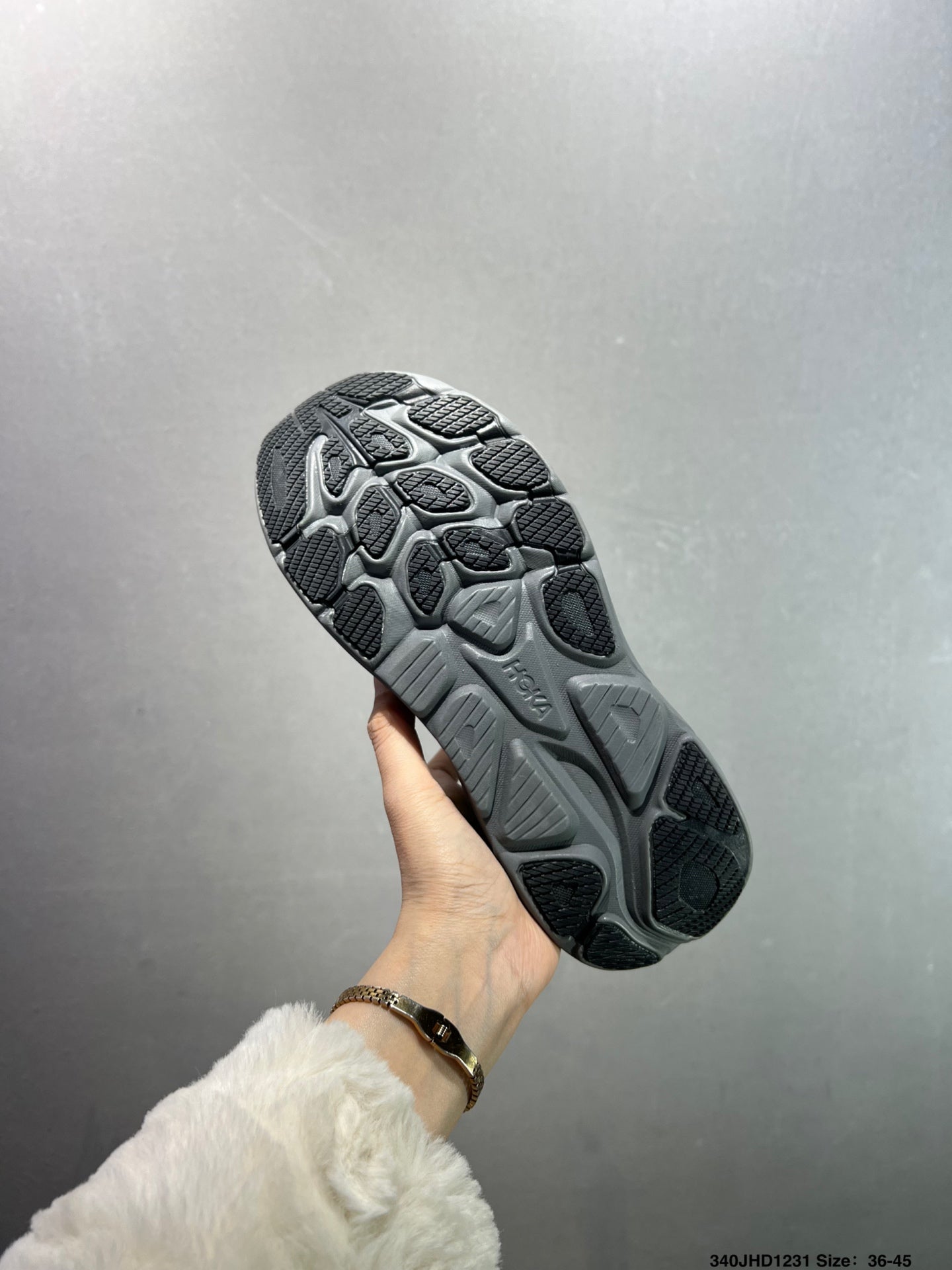 HOKA CHALLENGER 8