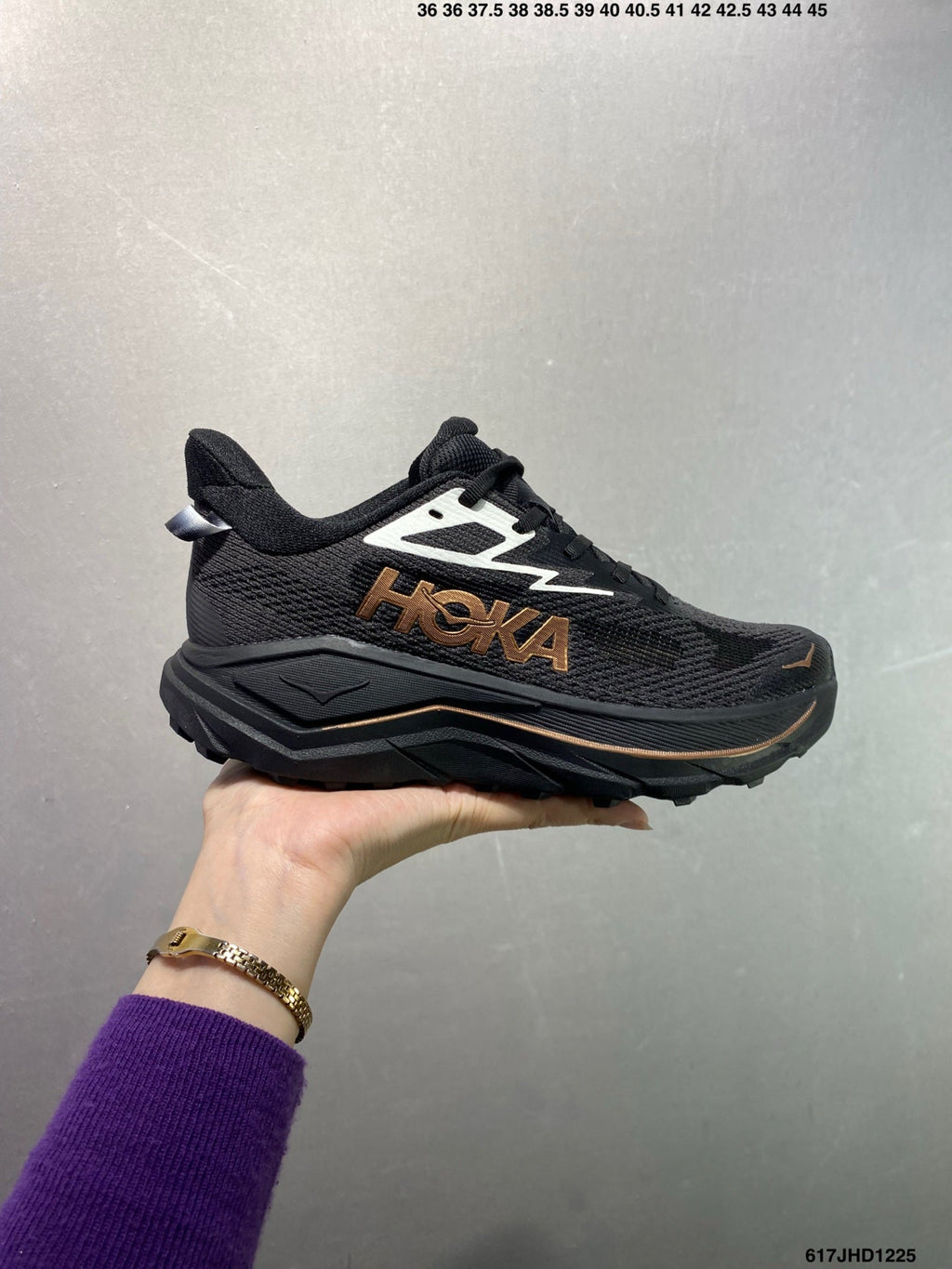 HOKA CHALLENGER 8