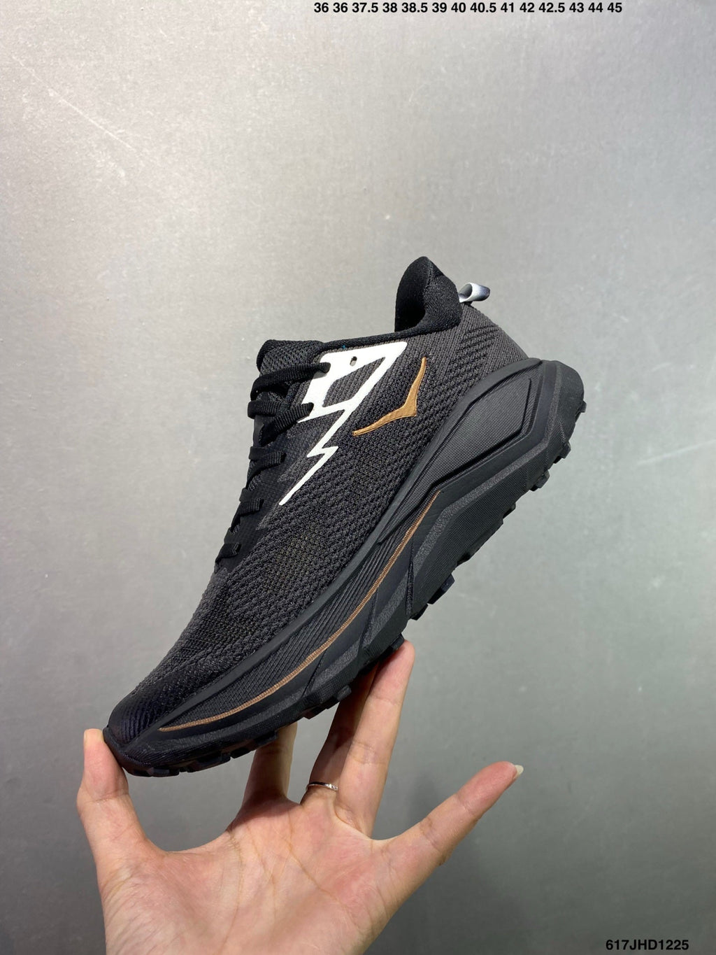 HOKA CHALLENGER 8
