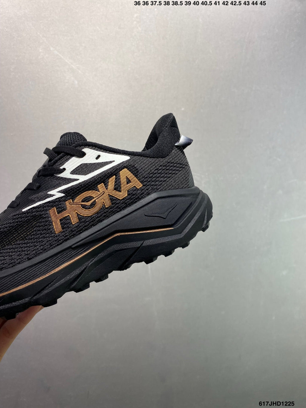 HOKA CHALLENGER 8