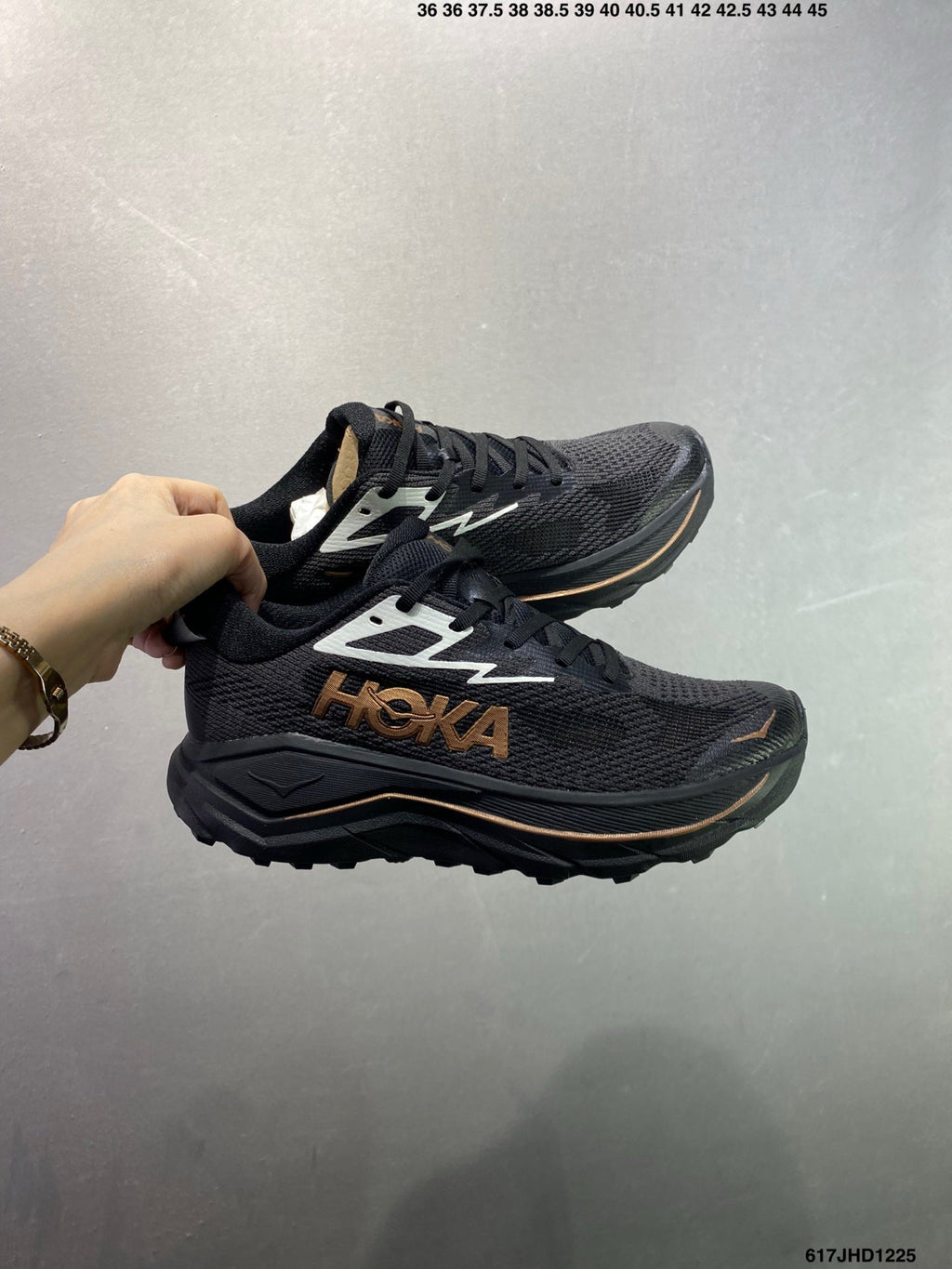 HOKA CHALLENGER 8